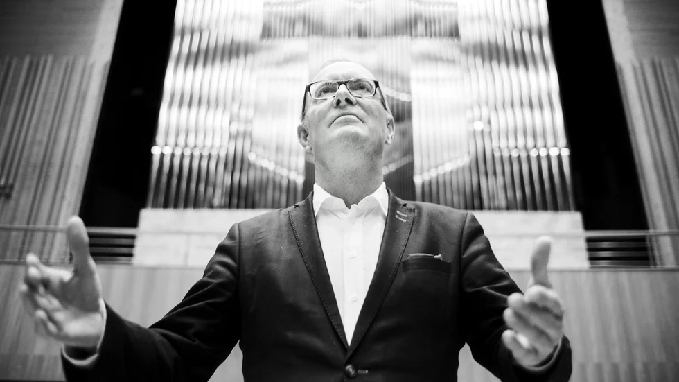 Erik Westbergs vokalensemble har kommit ut med en ny CD - ”Longing” med körmusik av högromantiskt slag där hans vokalensemble som vanligt levererar sånglig urkraft, menar recensenten Andreas Hoffsten.