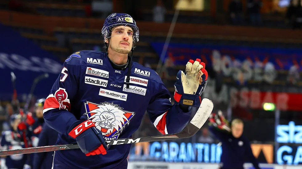 Mattias Bäckman tar paus. Backen har gjort 255 SHL- och slutspelsmatcher i moderklubben.