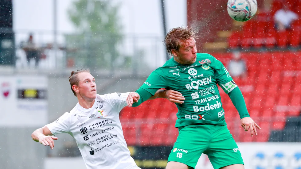 Emil Johansson skadade sig illa i lördagens match mot Friska Viljor. Nu väntar flera veckor i gips och han väntas vara tillbaka i spel först om minst två månader.