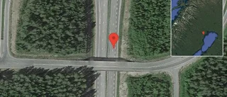 Personbil stillastående på E4 - problem i trafiken