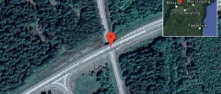 En personbil i olycka