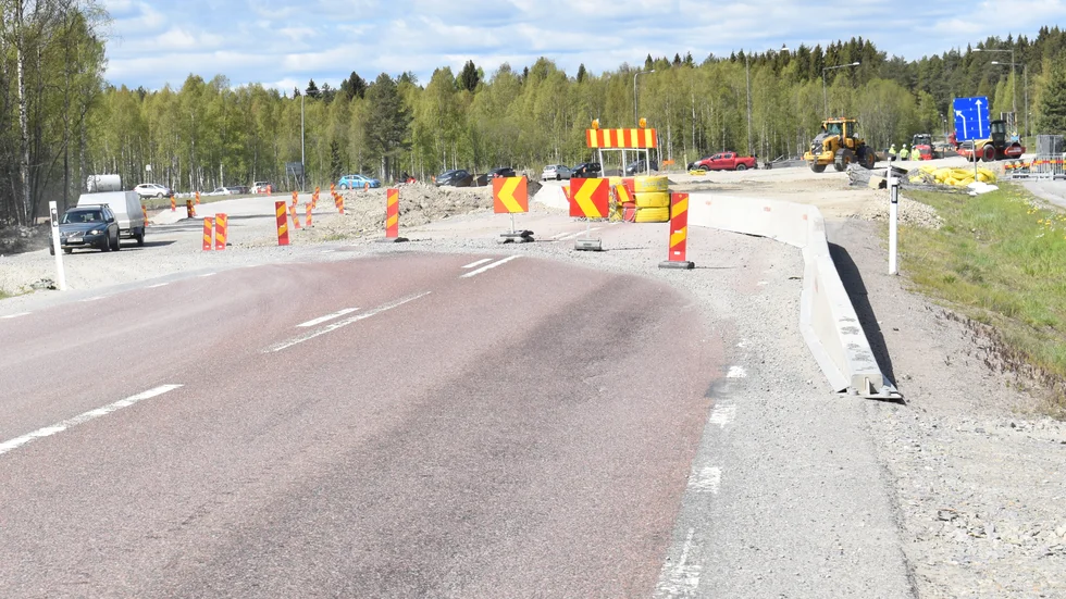 Skribenten efterlyser bättre väg runt rondellbygget i Bergsbyn. 