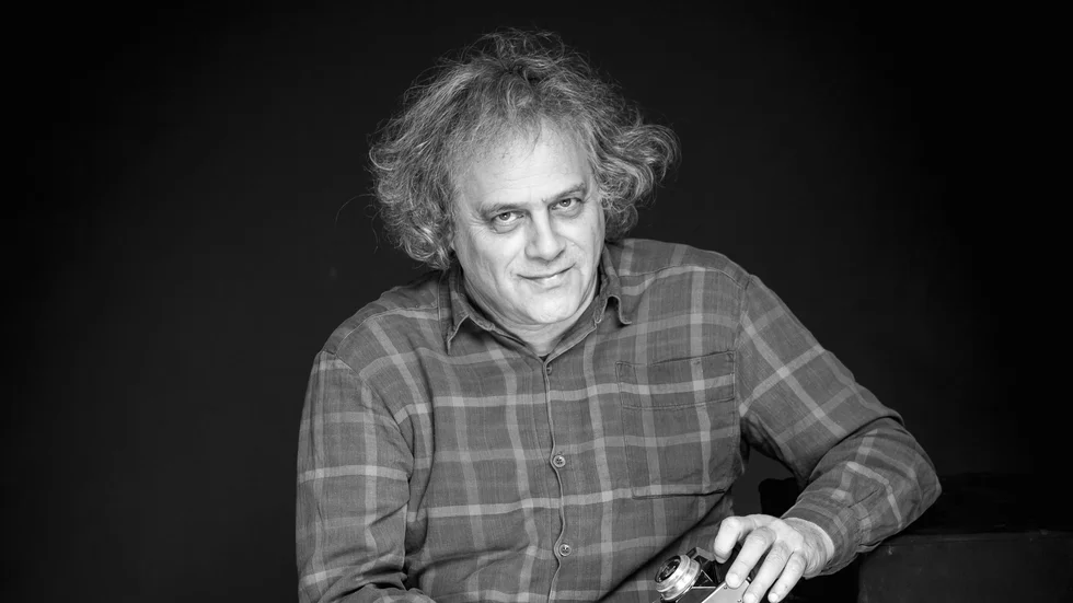 András Forgách (född 1952) är en ungersk författare, översättare och filmare. Romanen om hans mor blev en stor framgång i hemlandet Ungern och såldes till ett antal länder. Nu finns boken i svensk översättning.