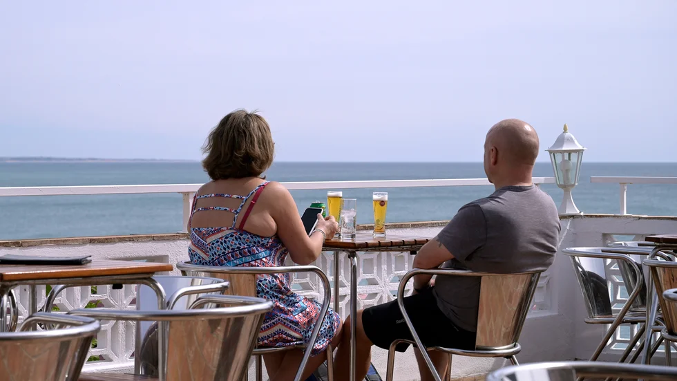Har Nyköping en uteservering som till och med är trevligare än den här i den portugisiska solstaden Albufeira?