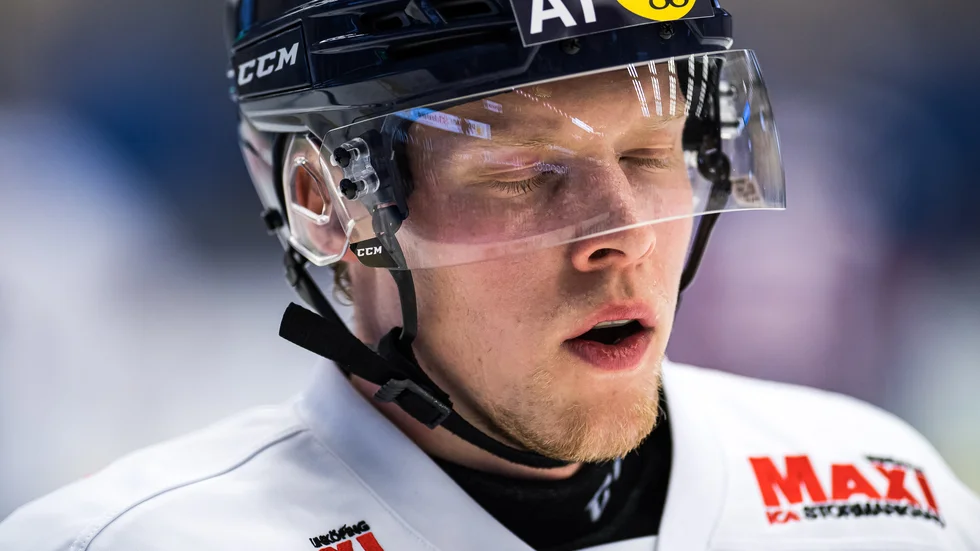 I dagsläget finns det ingen plats för Anton Karlsson i LHC:s backuppsättning nästa säsong. 
