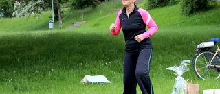 Efter 58 år – här gör Inger sitt sista pass som gympaledare