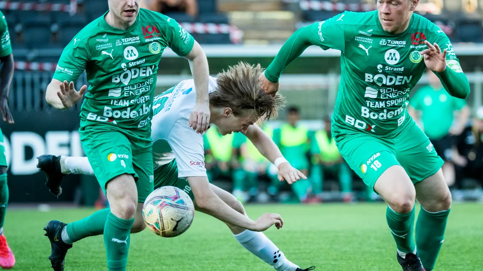 Fotbollspremiär mellan Bodens BK och Bergnäsets AIK i div 2 Norrland 