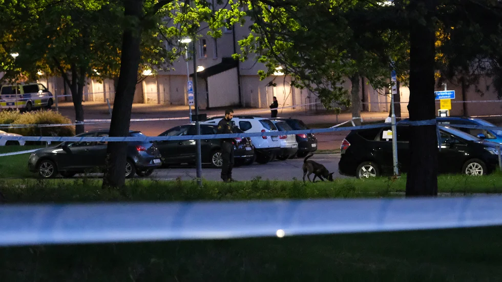 På onsdagskvällen den 19 maj sköts en 20-årig man till döds i stadsdelen Berga. 