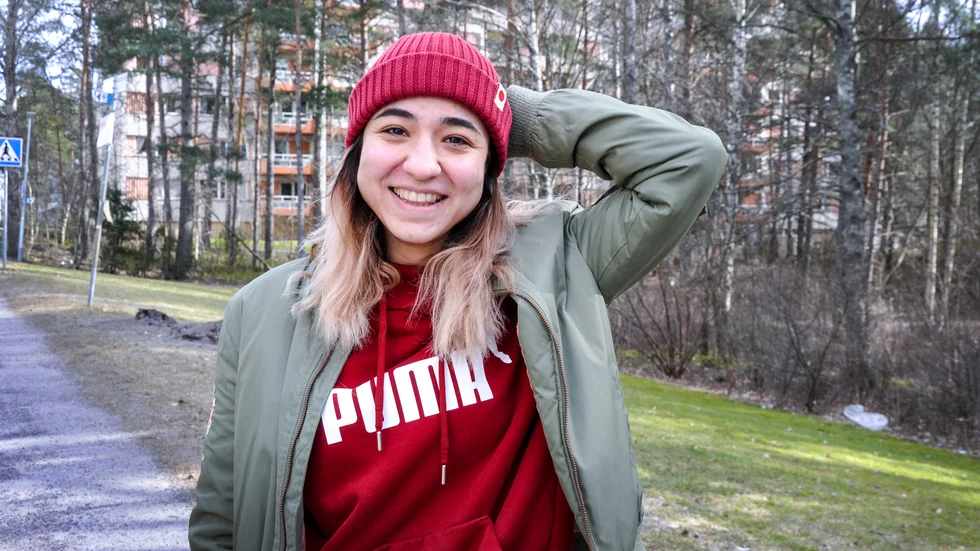 Jasmin Serjieh studerar apotekarprogrammet på distans från sin korridor.