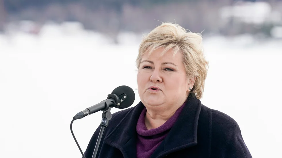 Den norska statsministern Erna Solberg är i blåsväder efter att ha brutit mot virusrestriktionerna. Arkivbild.