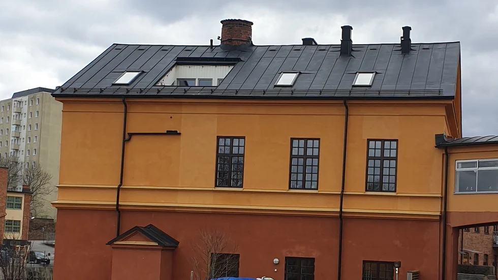 Vid Tunafors finns en bit av skorstenen bevarad. Låt det räcka med det i stället för att kräva att den byggs upp igen, anser Leif Lundborg.