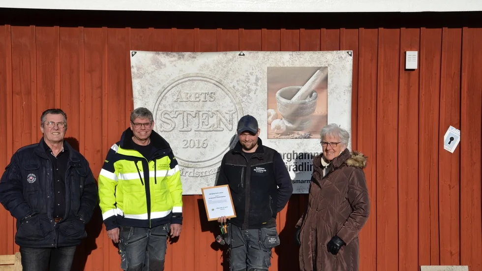Tommy Kennberg (MP), Mats-Ola Ericsson och Tim Ericsson (Borghamns stenförädling) samt Eivor Folkesson (MP).