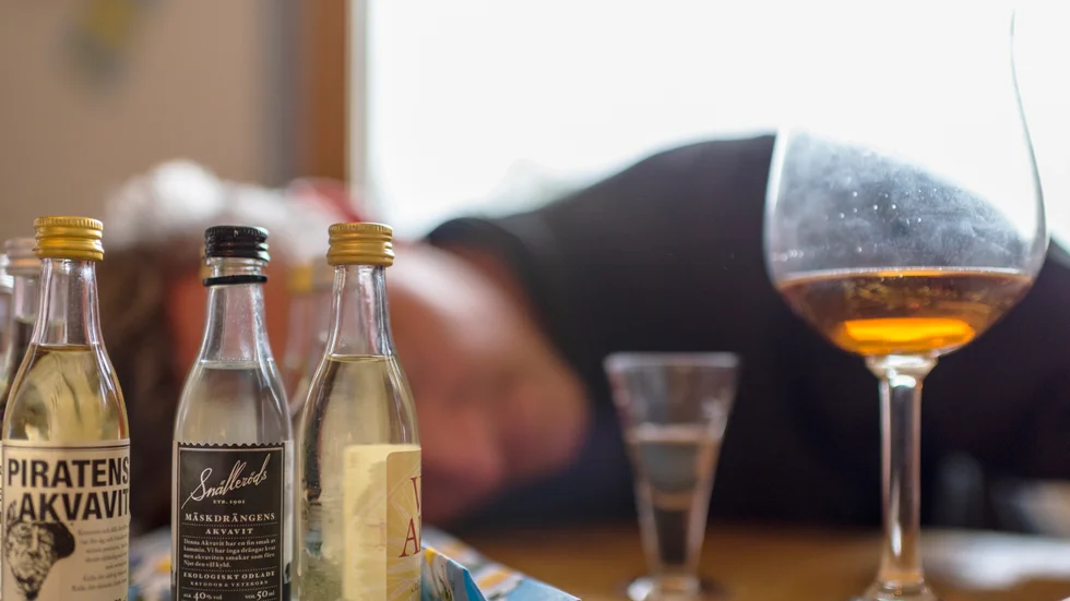 Dricker du oftare alkohol under pandemin? Försök i sådana fall att åtminstone dricka måttligt. Det finns i romaner och noveller gott om varnande exempel på hur för många supar leder till katastrofer.