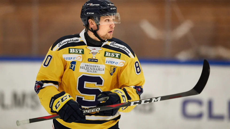 Södertäljes Ludwig Blomstrand skadades i matchen mot Kristianstad och fick föras i väg med ambulans. Arkivbild.