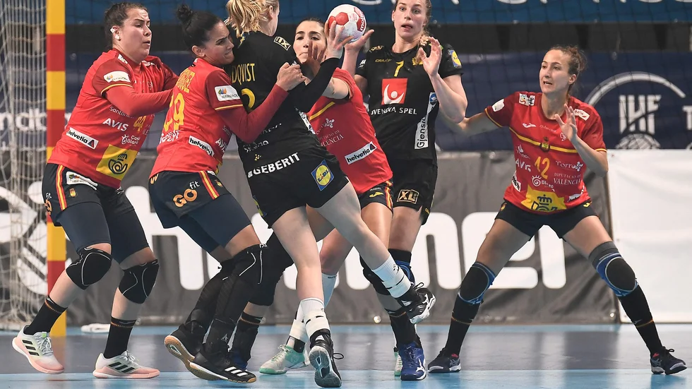 Sverige tappade en tremålsledning till oavgjort mot Spanien i slutsekunden av OS-kvalet. Nu väntar en ödesmatch mot Argentina på lördagen.