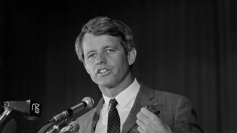 Senator Robert F Kennedy, demokratisk presidentaspirant och bror till president John F Kennedy, talar i Atlantic City i maj 1968, en månad innan dödsskotten mot honom den 5 juni.