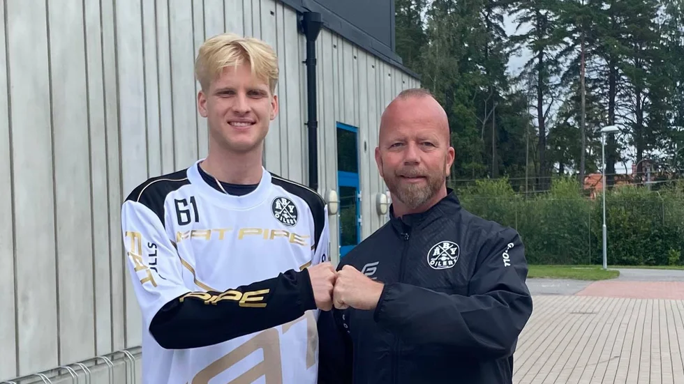 Malte Tjerngren tillsammans med sportchefen Pelle Karlsson.