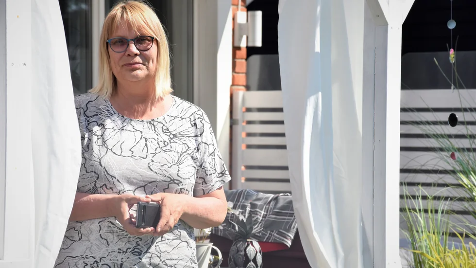 "Jag tänkte ”Vad är det som händer?”", säger Annica Persson om när polis i full mundering kom in på området och bad folk gå in.