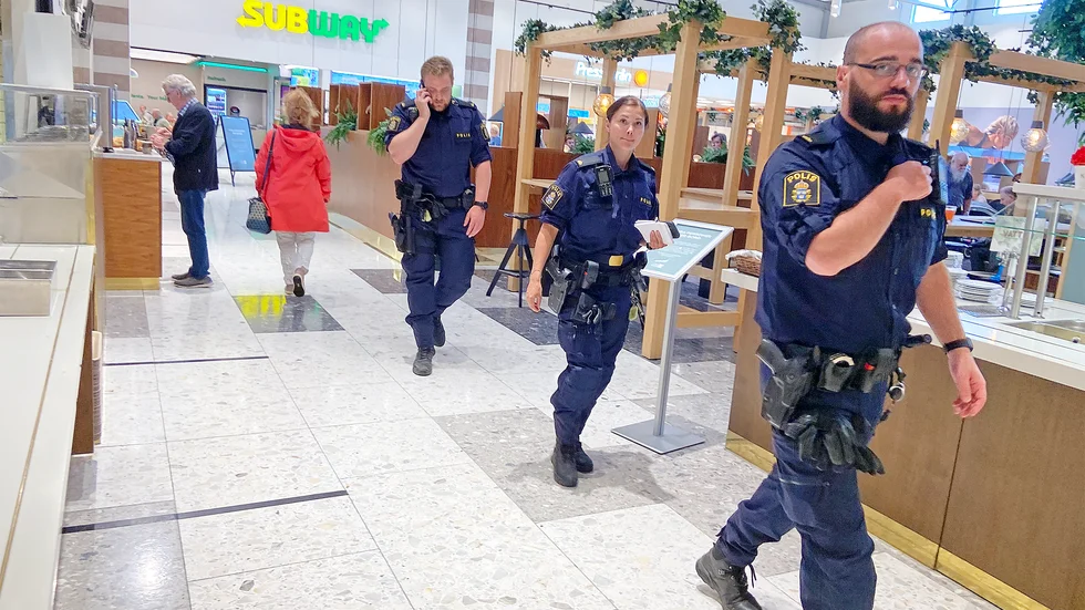 Polisen vädjar nu till den kvinna som vapenhotades vid tumultet i Tuna park i onsdags förmiddag, att höra av sig till polisen.