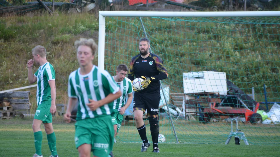 Fredrik Ströberg fick släppa sju mål bakom sig i en märklig match. 