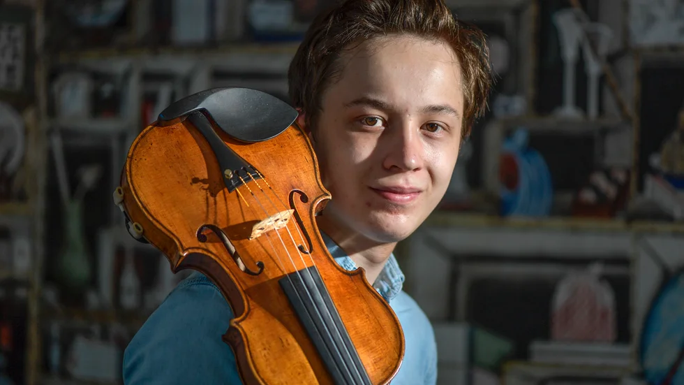 Johan Dalene spelar på en Stradivarius från 1736 som han har fått låna av en norsk stiftelse.