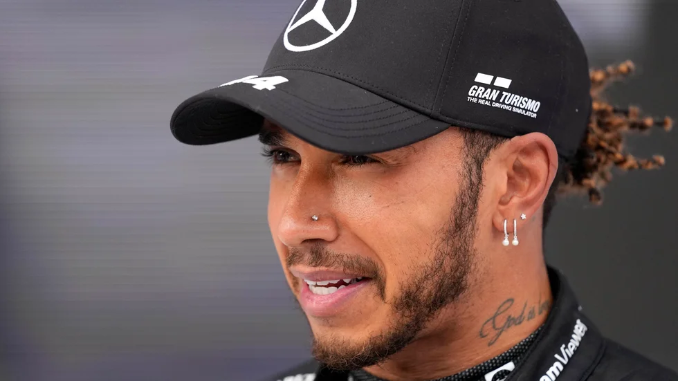 Lewis Hamiltin förlänger med Mercedes. Arkivbild