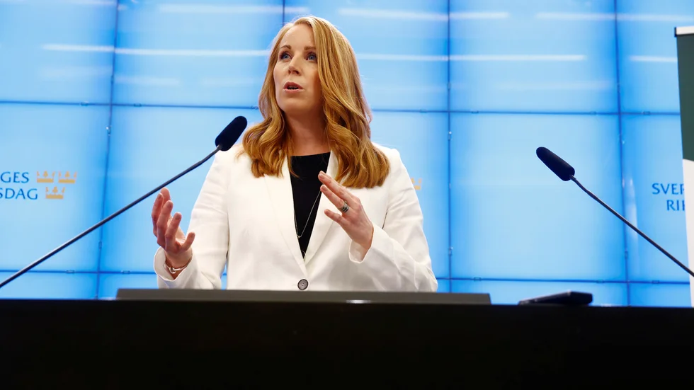 "Pollpulismen" har lett Centerpartiet in i ett hörn, och det minst dåliga alternativet var det som presenterades på gårdagens pressträff.