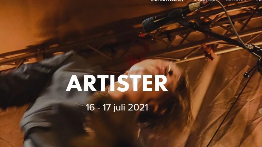 Inga biljetter går att köpa via Visfestivalens hemsida i år. Resterande biljetter säljs på Turistbyrån i Västervik från och med tisdag.