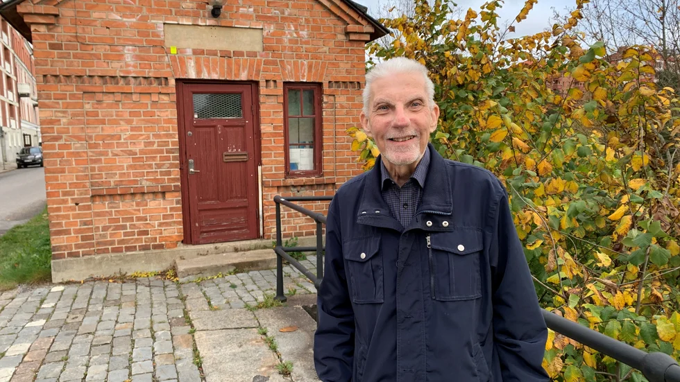 Poet och författare. Ulf Sundblad har både doktorerat i litteraturvetenskap vid University of London - och lett Svenska Frälsningsarmén.