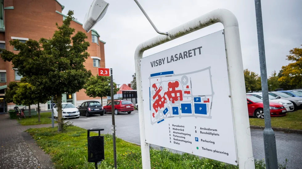 Socialdemokraterna och Moderaterna tar ett första steg för att öka andelen fast anställd personal i sjukvården.