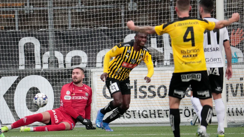 Häcken bortaslog Örebro.