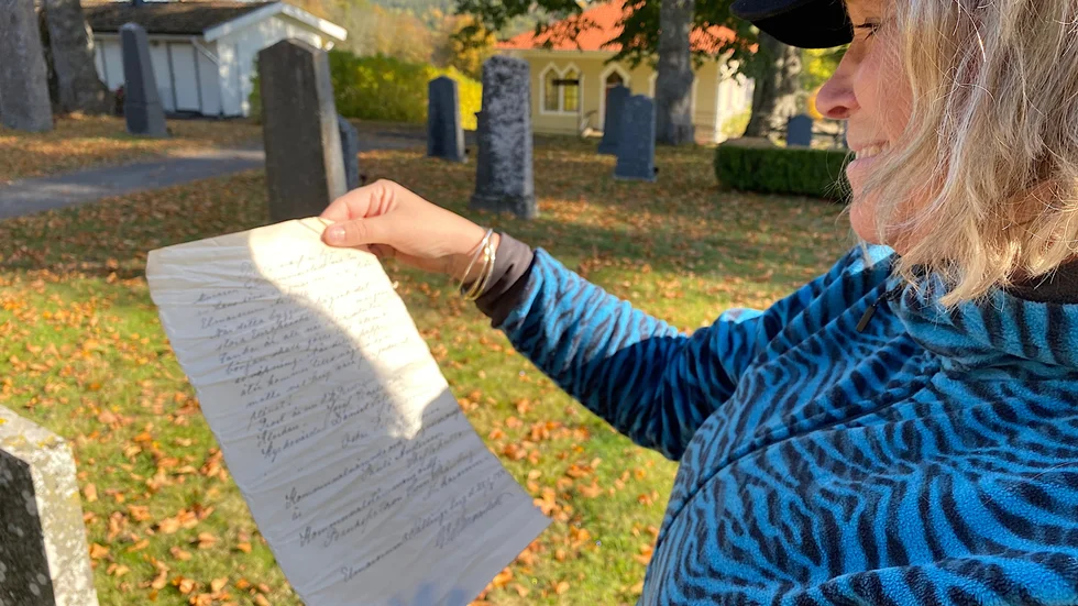 Brevet som legat inrullat i en flaska öppnades vid det senaste byggmötet, berättar Annika Deltin. Hälsningen skrevs år 1916.