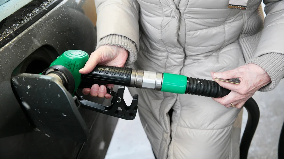 Att andelen av vår inkomst som går till drivmedel successivt har minskat över årtionden stämmer inte, menar debattören, som hänvisar till en granskning Teknikens Värld gjorde 2018.
