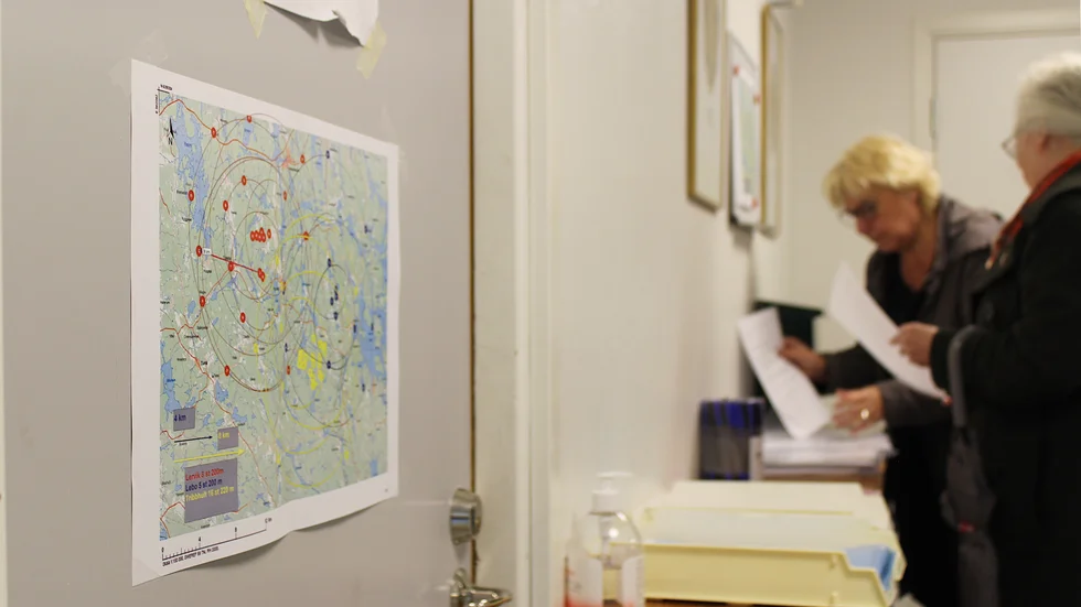 Flera av de som överklagat miljö- och byggnadsnämndens godkännande av vindkraftverksplaceringarna i Lervik bor för långt ifrån området för att ens ha rätt att yttra sig, menar Länsstyrelsen.
