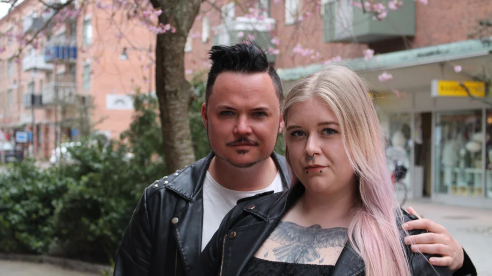 När Hollywoodregissören Titus Paar från Norrköping och fotografen Johanna Hagberg från Valla fann kärleken föddes också idén om ett gemensamt filmprojekt. Ett år senare är de redo att visa sin skräckfilm "Han" i Marmorbyn, samma plats som de skrev den på.