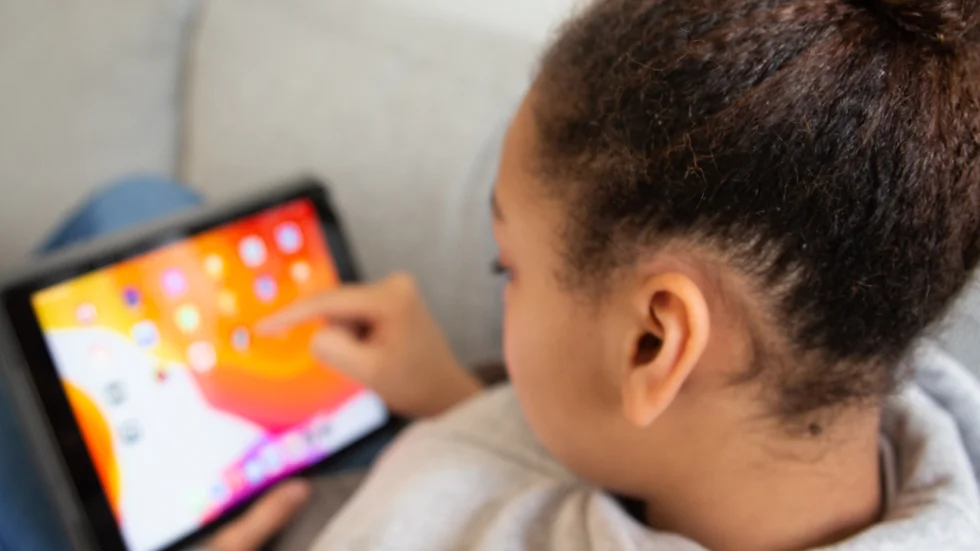 Ett nytt kunskapsstöd som lanserats av länsstyrelserna ska förebygga problem kring spel och skärmtid