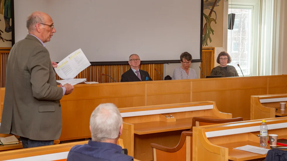 Bjarne Hald (C) argumenterade för att avslå förslaget om höjt arvode för kommunstyrelsens ordförande.