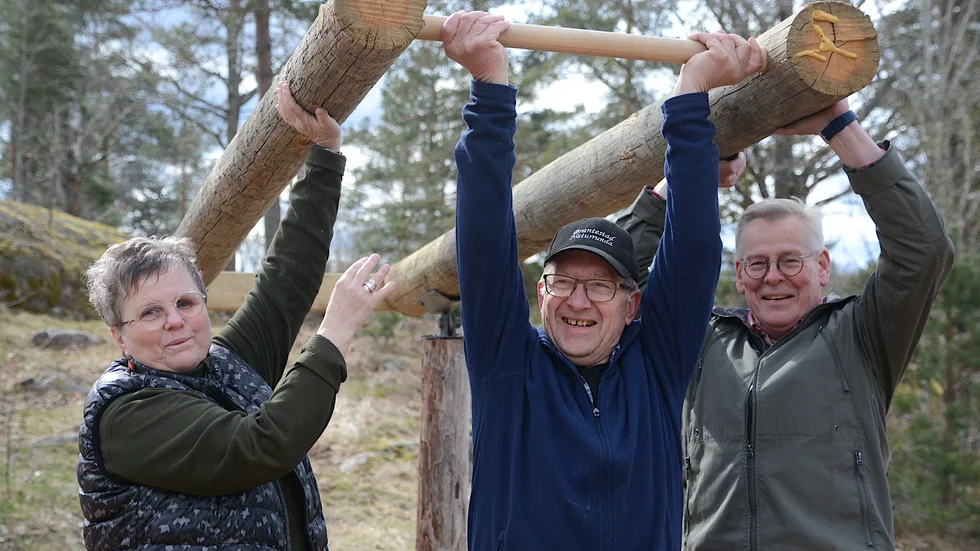 Lyftet. Med gemensamma krafter och ett ekonomiskt stöd från Sparbanksstiftelsen har man nu byggt ett utegym intill Naturrundan i Brantestad. Fr.v Els-Mari Heelge, Berth Jonsson och Lars Andersson