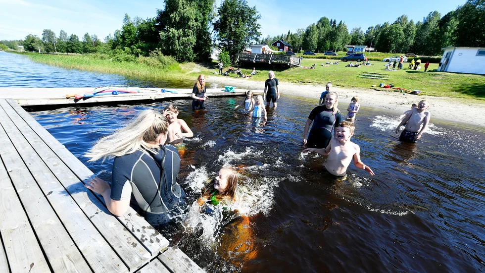 Baddare till badare får man leta efter och de bor inte bara i Vallen. Här finns simmare från både Kåsböle, Burträsk, Vebomark, Hökmark och Tyskland.