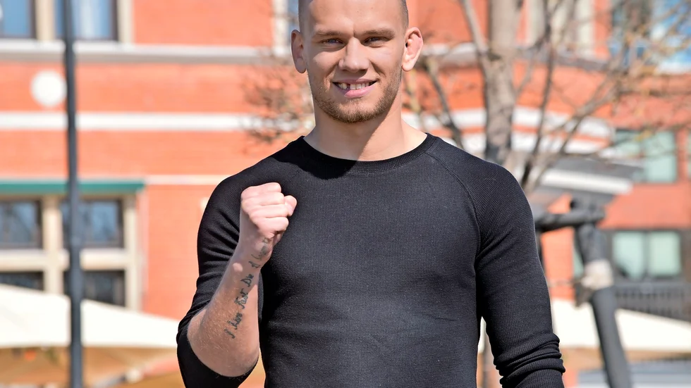 Hoppas på match. Viktor Gustafsson har jagat match ett tag, men har inte fått napp. Skelleftefightern berättar om läget just nu och varför han har en glugg i tandraden.