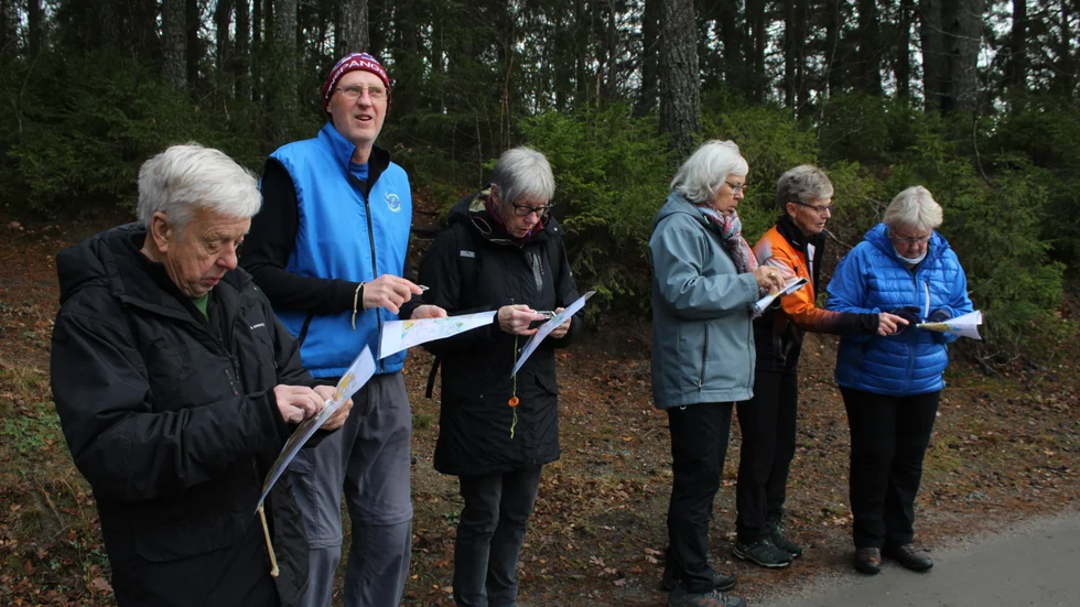 Naturskyddsföreningen på orienteringskurs. Från vänster Sven-Erik Pettersson, Roland Nilsson, FSOK, Lena Pettersson, Ing-Britt Kvarnström, Carina Lindman, FSOK och Kerstin Andersson.