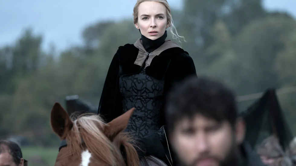 Marguerite, spelad av Jodie Comer, blir inte betrodd när hon berättar att hon blivit våldtagen. Enda utvägen är för hennes man att riskera båda deras liv i en duell.