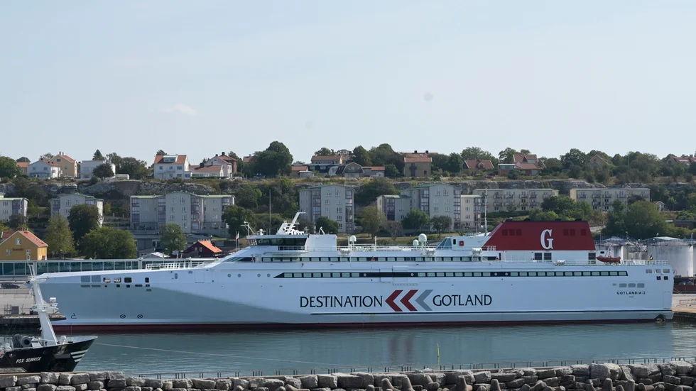 Gotlandsfärja, här tryggt i hamn i Visby. Arkivbild.