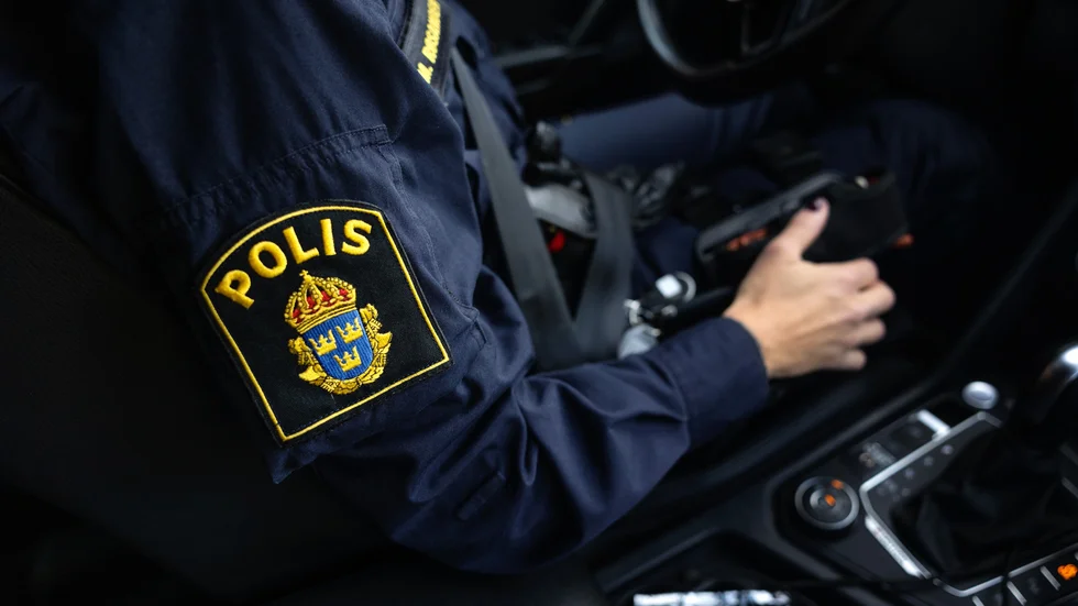 Polisen fick samtal om misstänkt stulna cyklar. I samband med att patrullen befann sig på platsen dök en misstänkt upp.