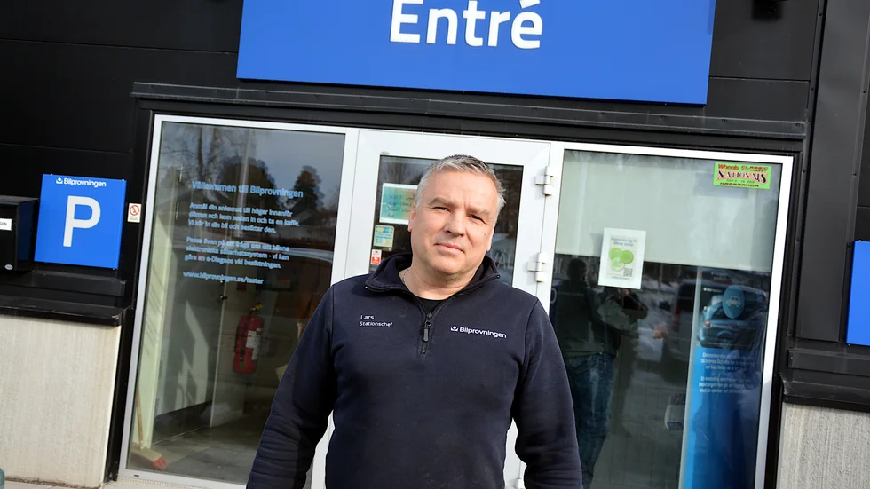 Halvljus är ett vanligt fel vid besiktningen och det är inte så lätt att hantera i en modern bil. ”Vissa kan du inte byta själv”, säger Lars Emanuelsson på Bilprovningen i Luleå.