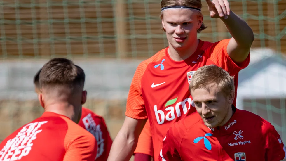 Erling Braut Haaland och de andra norska spelarna hade ett politiskt budskap på tröjorna inför matchen mot Gibraltar. Arkivbild.