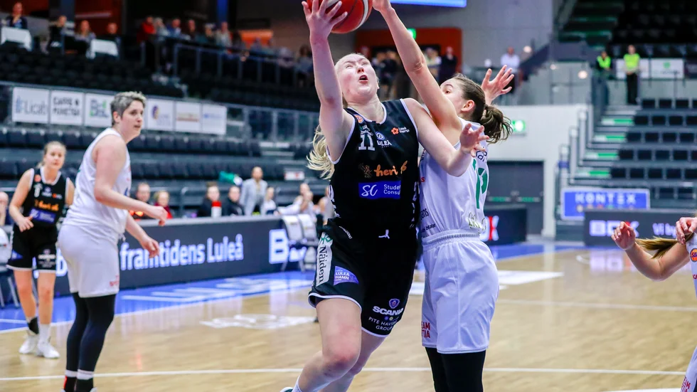 Matilda Ekh och hennes lagkamrater hade tufft att ta till vara på chanserna i den andra finalförlusten mot Alvik Basket.