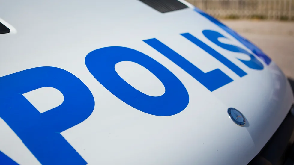 En person i Kisa blev utsatt för förrådsstöld då någon stal kläder, skor och tält.