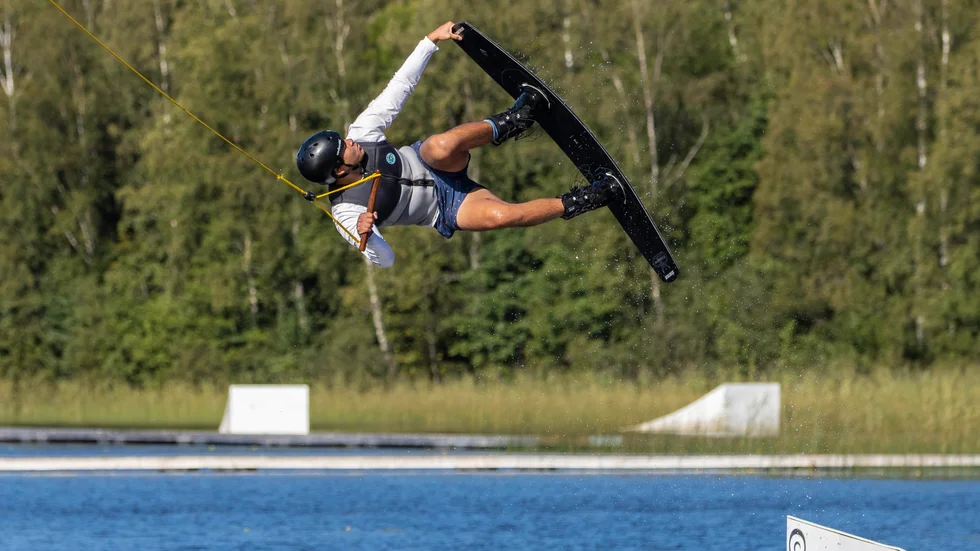 Kevin Jönsson laddar för att på söndag göra sin andra VM-start när wakeboard-VM avgörs i Orlando Florida. 