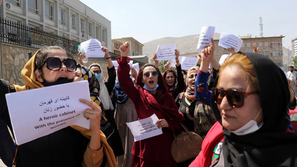 Kvinnor demonstrerar i Kabul.